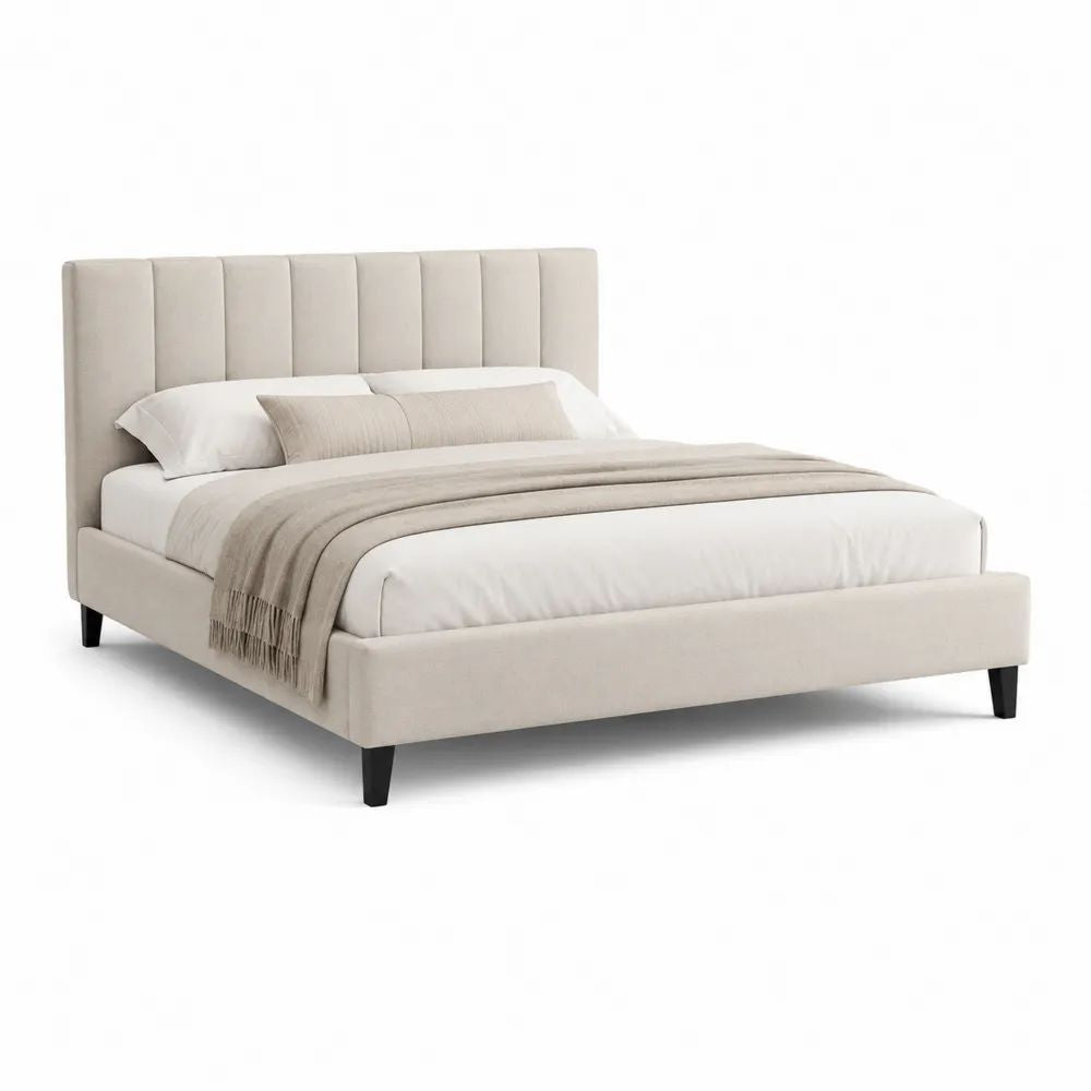 Lit double 160 x 200 cm en bois et tissu beige avec tête de lit rembourrée à panneaux verticaux et pieds noirs